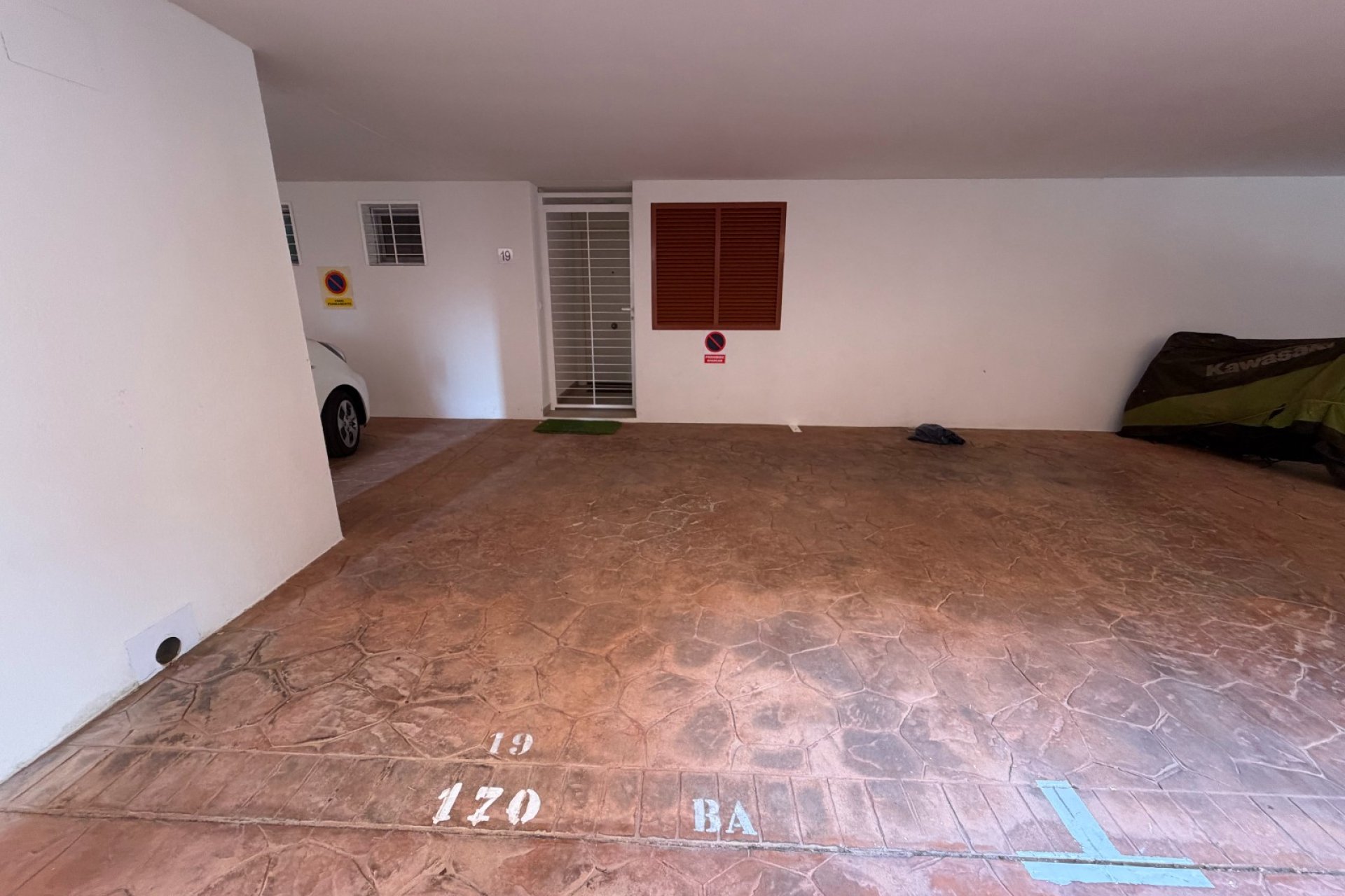 Amplio piso de 3 dormitorios en Orihuela con piscina
