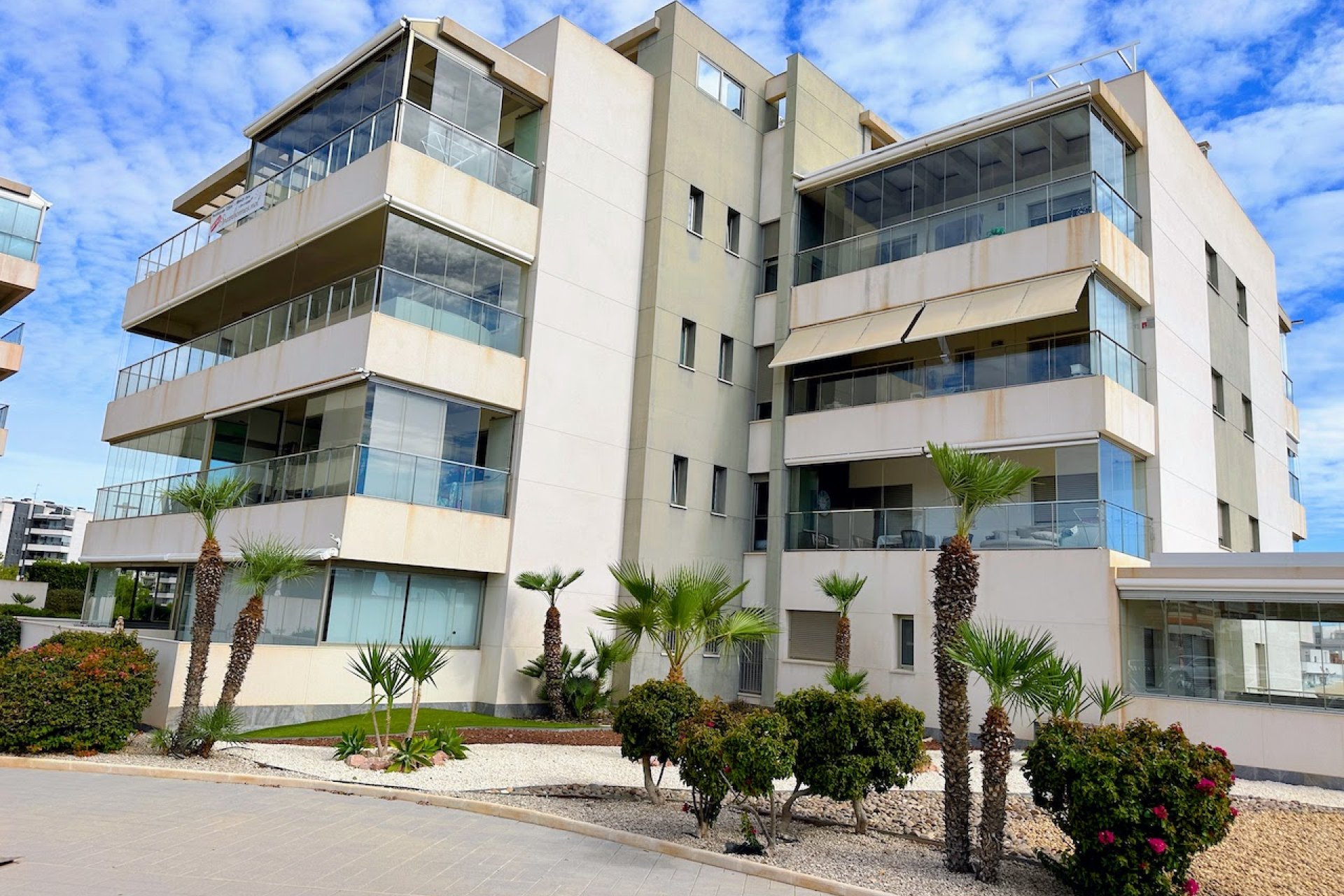Amplio y moderno apartamento con vistas al mar y equipamientos de lujo en Orihuela Costa