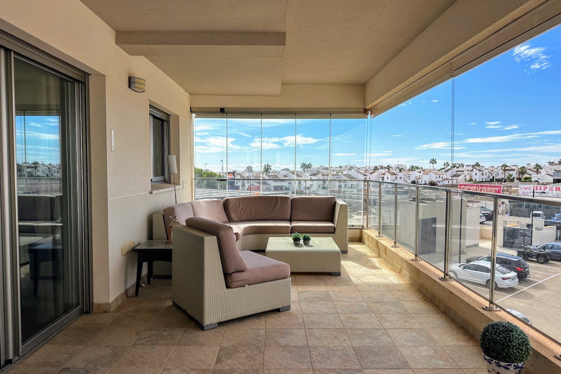 Amplio y moderno apartamento con vistas al mar y equipamientos de lujo en Orihuela Costa