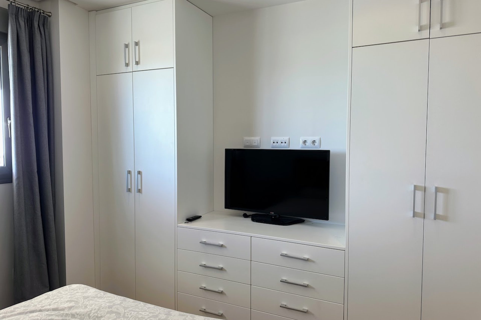 Amplio y moderno apartamento con vistas al mar y equipamientos de lujo en Orihuela Costa