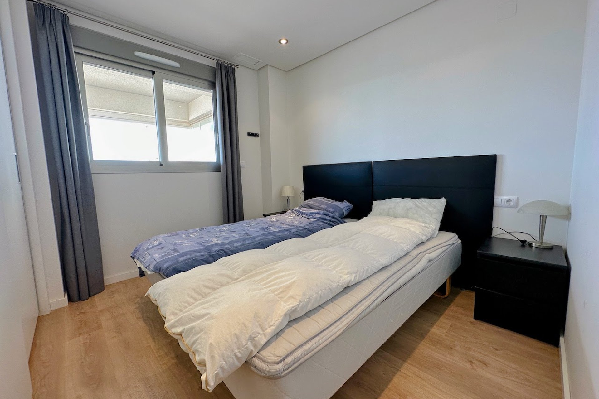 Amplio y moderno apartamento con vistas al mar y equipamientos de lujo en Orihuela Costa