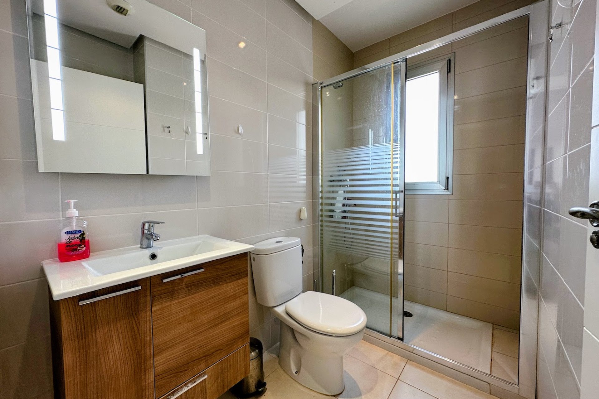 Amplio y moderno apartamento con vistas al mar y equipamientos de lujo en Orihuela Costa