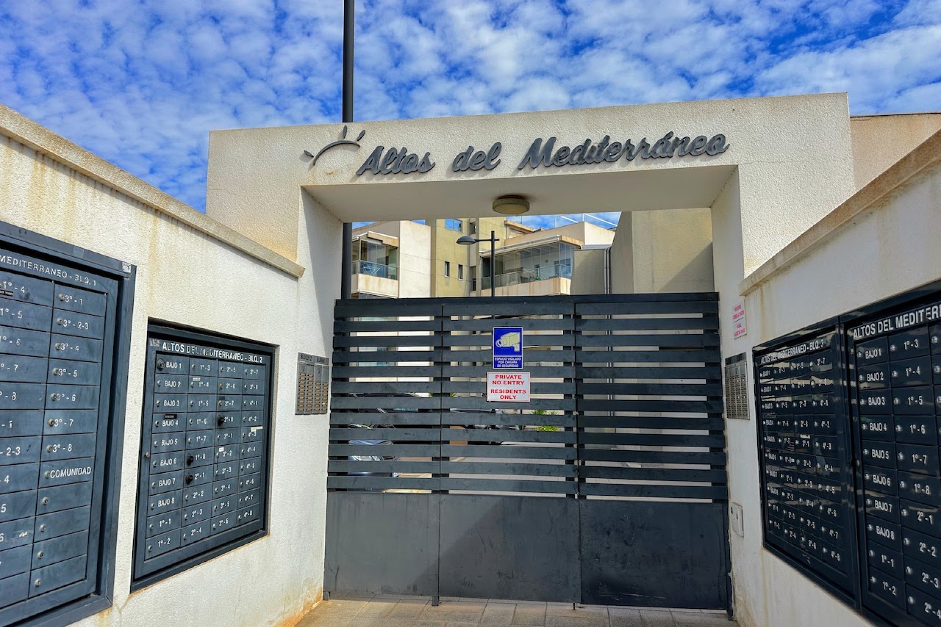 Amplio y moderno apartamento con vistas al mar y equipamientos de lujo en Orihuela Costa