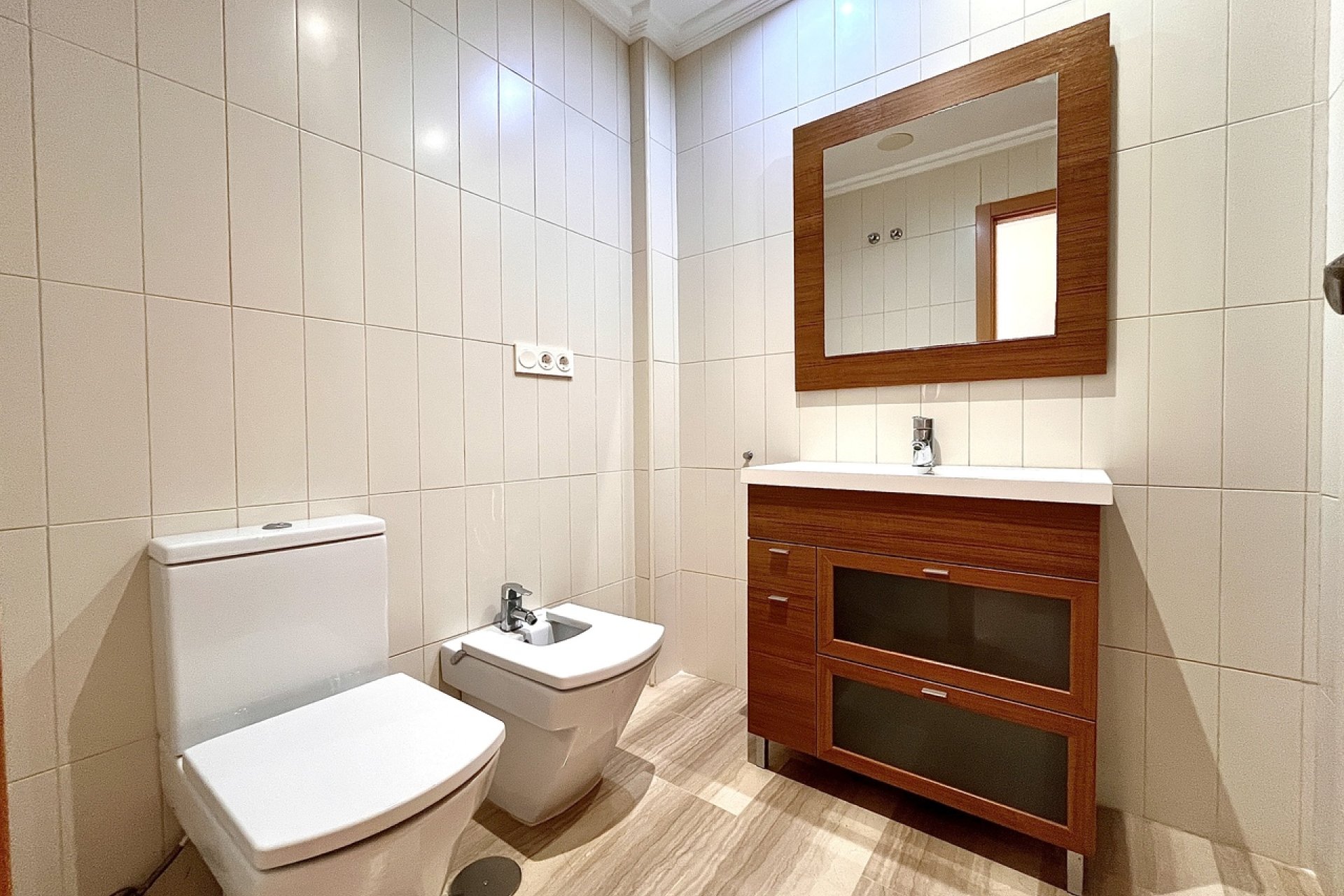 Amplio y moderno apartamento de 4 dormitorios cerca de la playa en Santa Pola