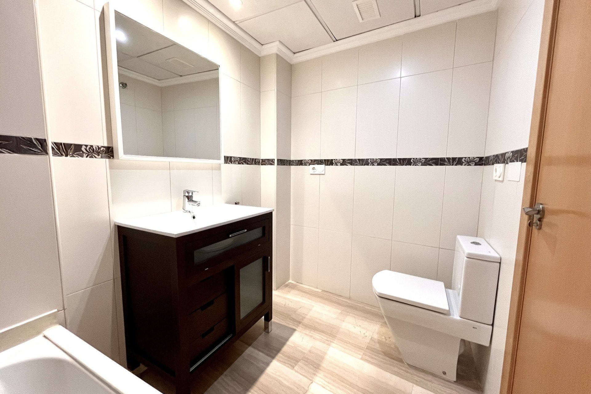 Amplio y moderno apartamento de 4 dormitorios cerca de la playa en Santa Pola