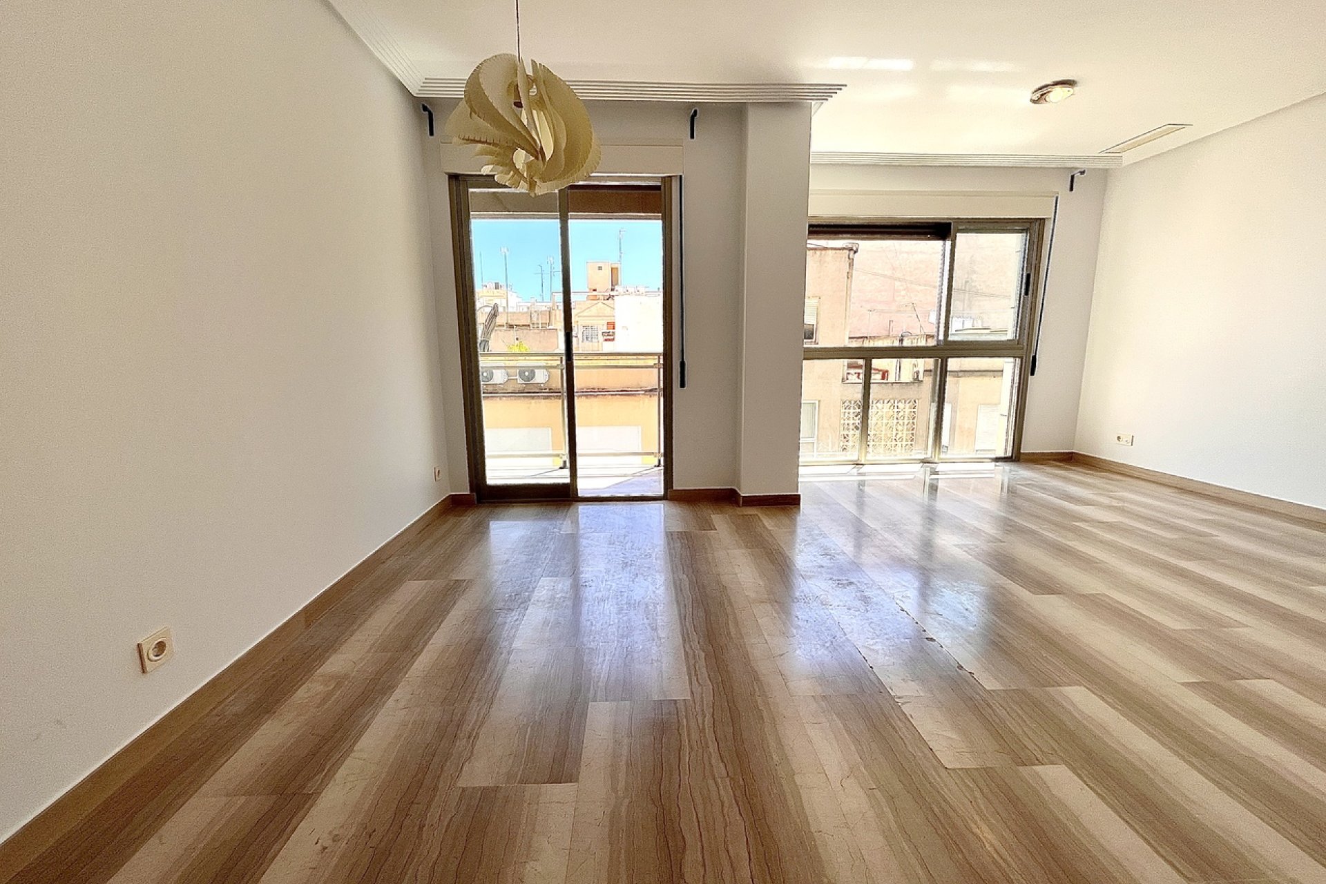 Amplio y moderno apartamento de 4 dormitorios cerca de la playa en Santa Pola