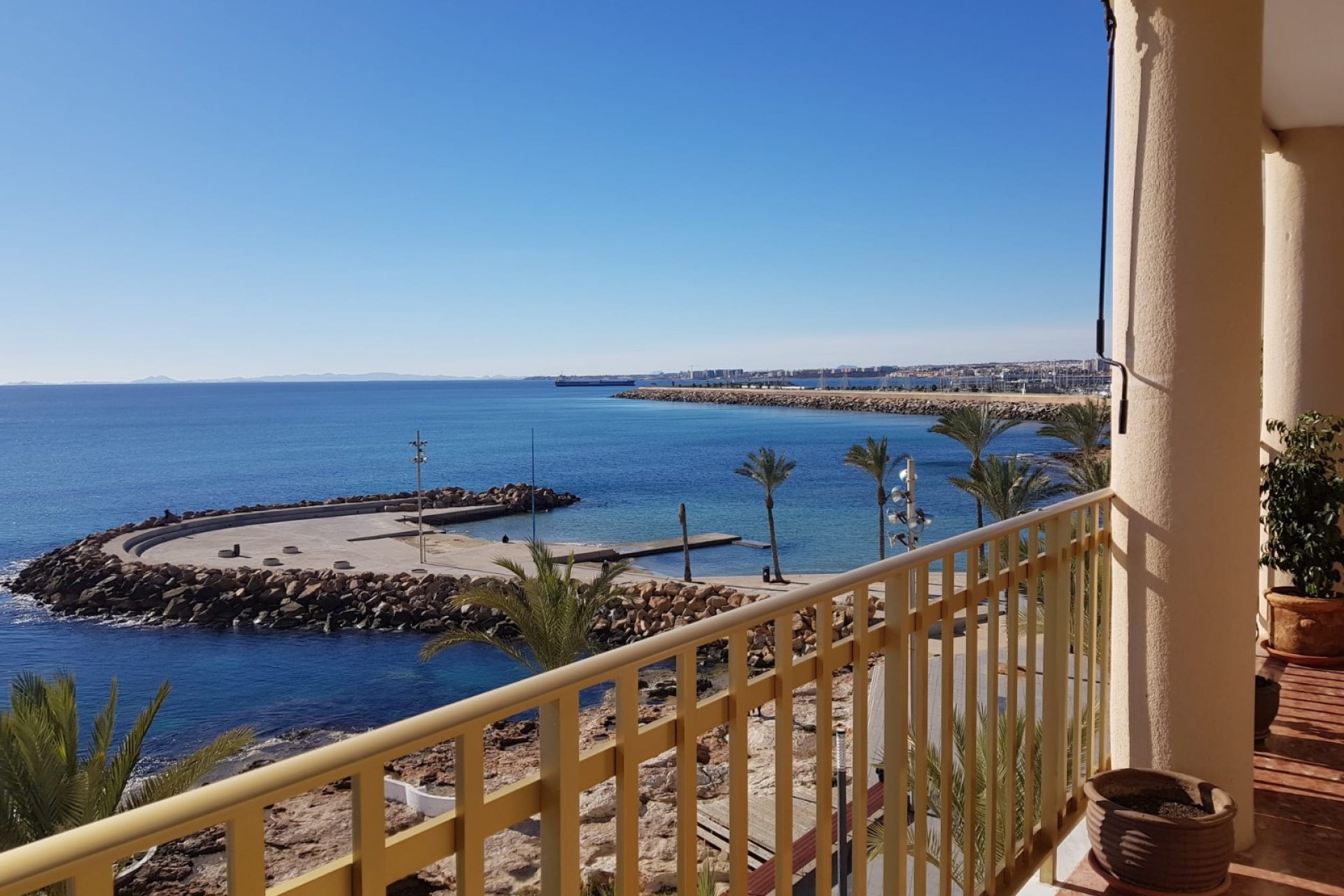 Apartamento con vistas al mar y piscina privada en Playa del Cura, Torrevieja