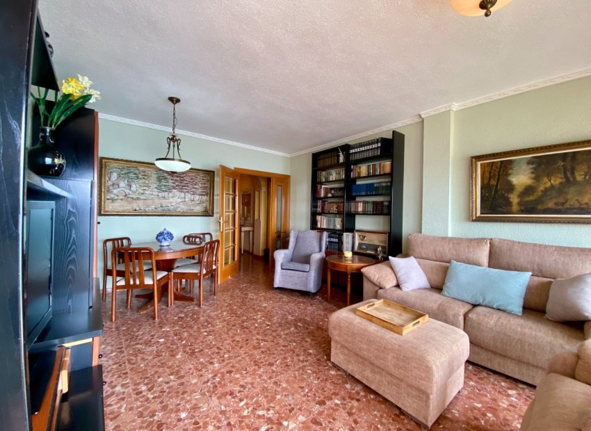 Apartamento con vistas al mar y piscina privada en Playa del Cura, Torrevieja