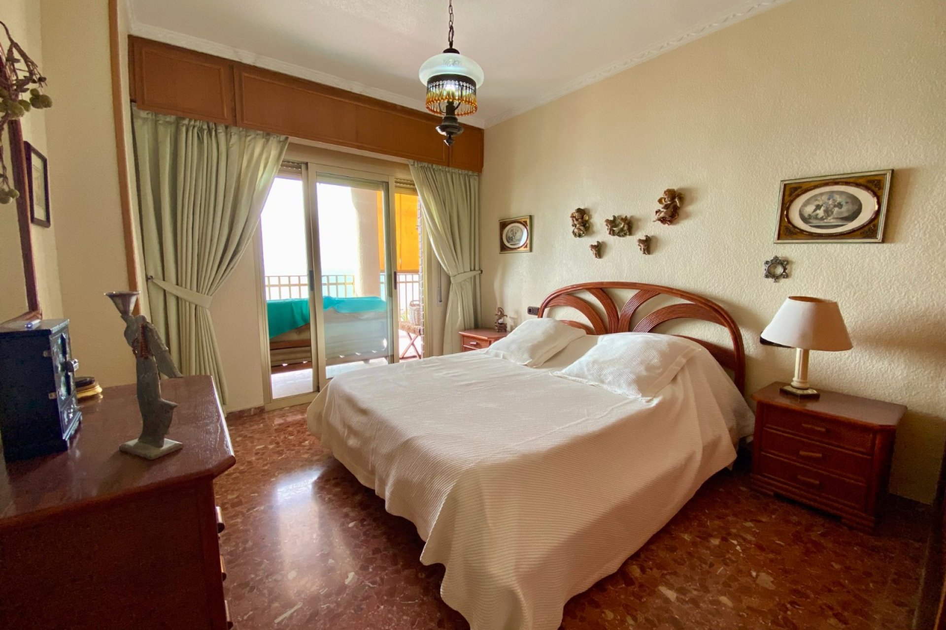 Apartamento con vistas al mar y piscina privada en Playa del Cura, Torrevieja