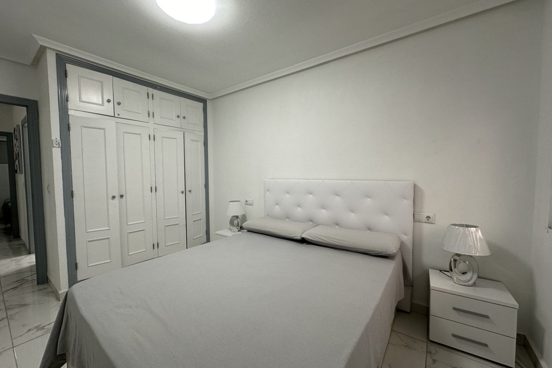 Apartamento de 2 dormitorios en Torrevieja, a 50 m de la playa y con vistas al mar