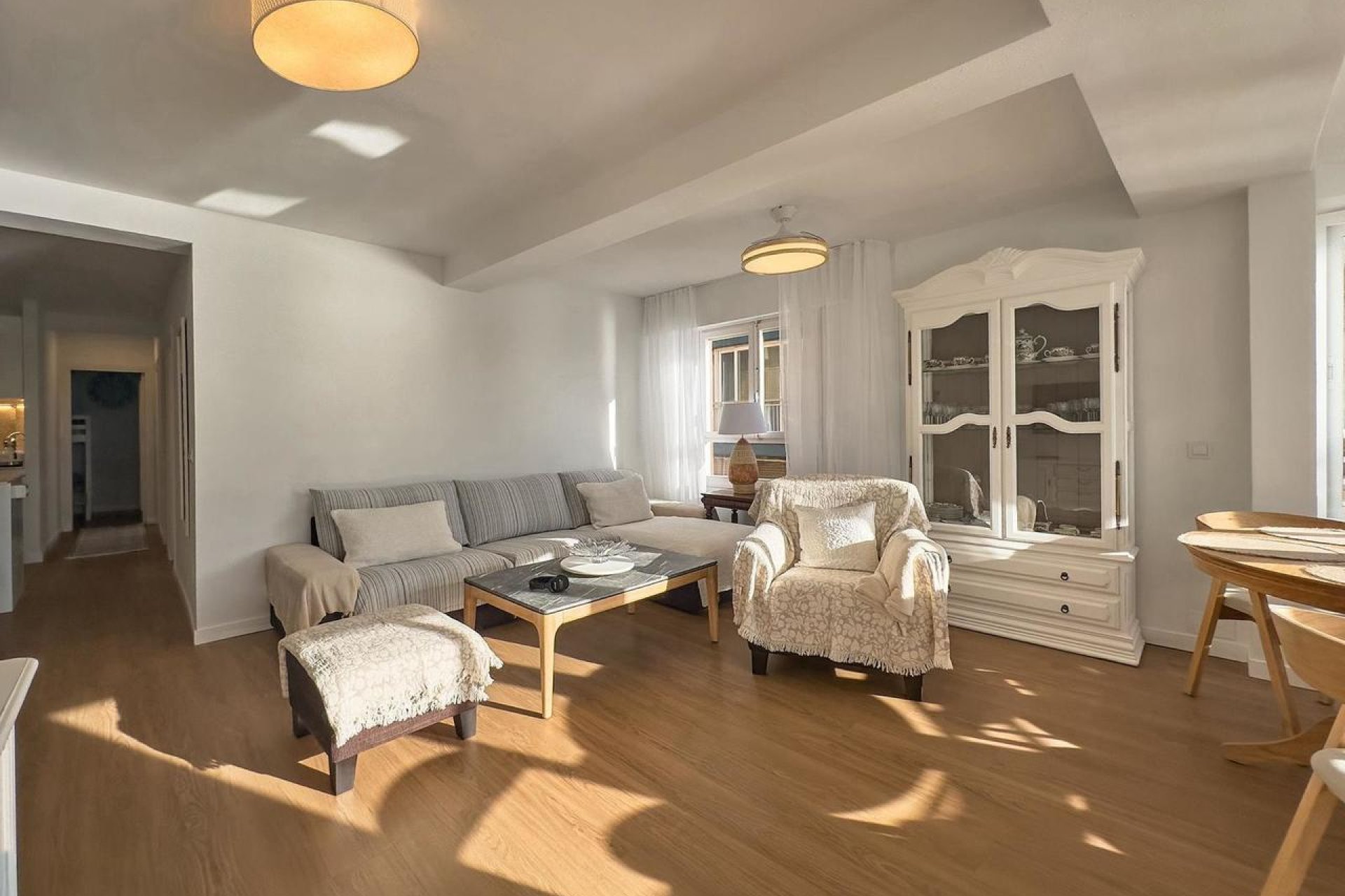 Apartamento de 3 dormitorios renovado y exclusivo con vistas al mar en Torrevieja