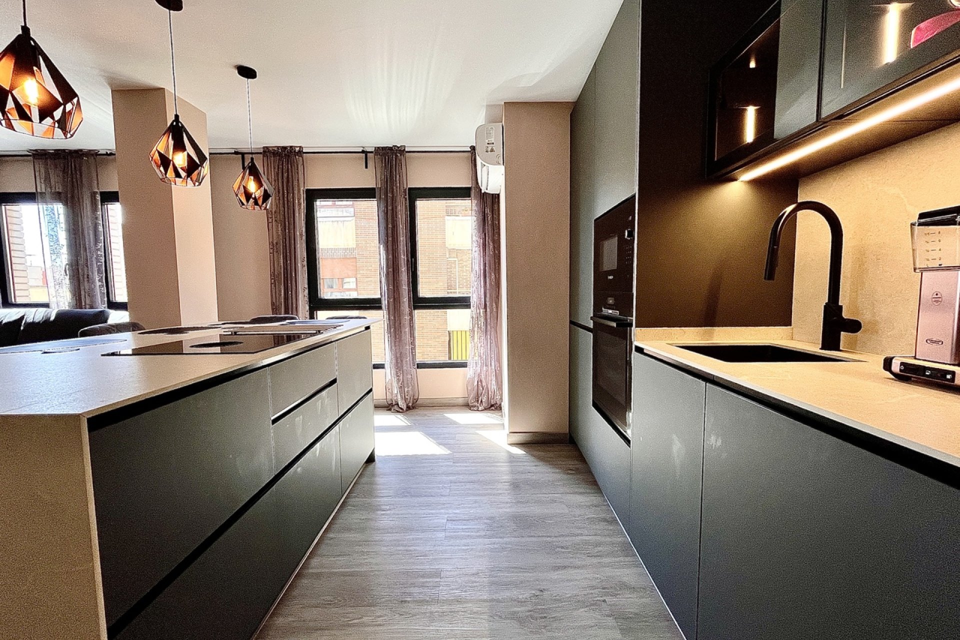 Apartamento de 4 dormitorios totalmente renovado en Almoradí