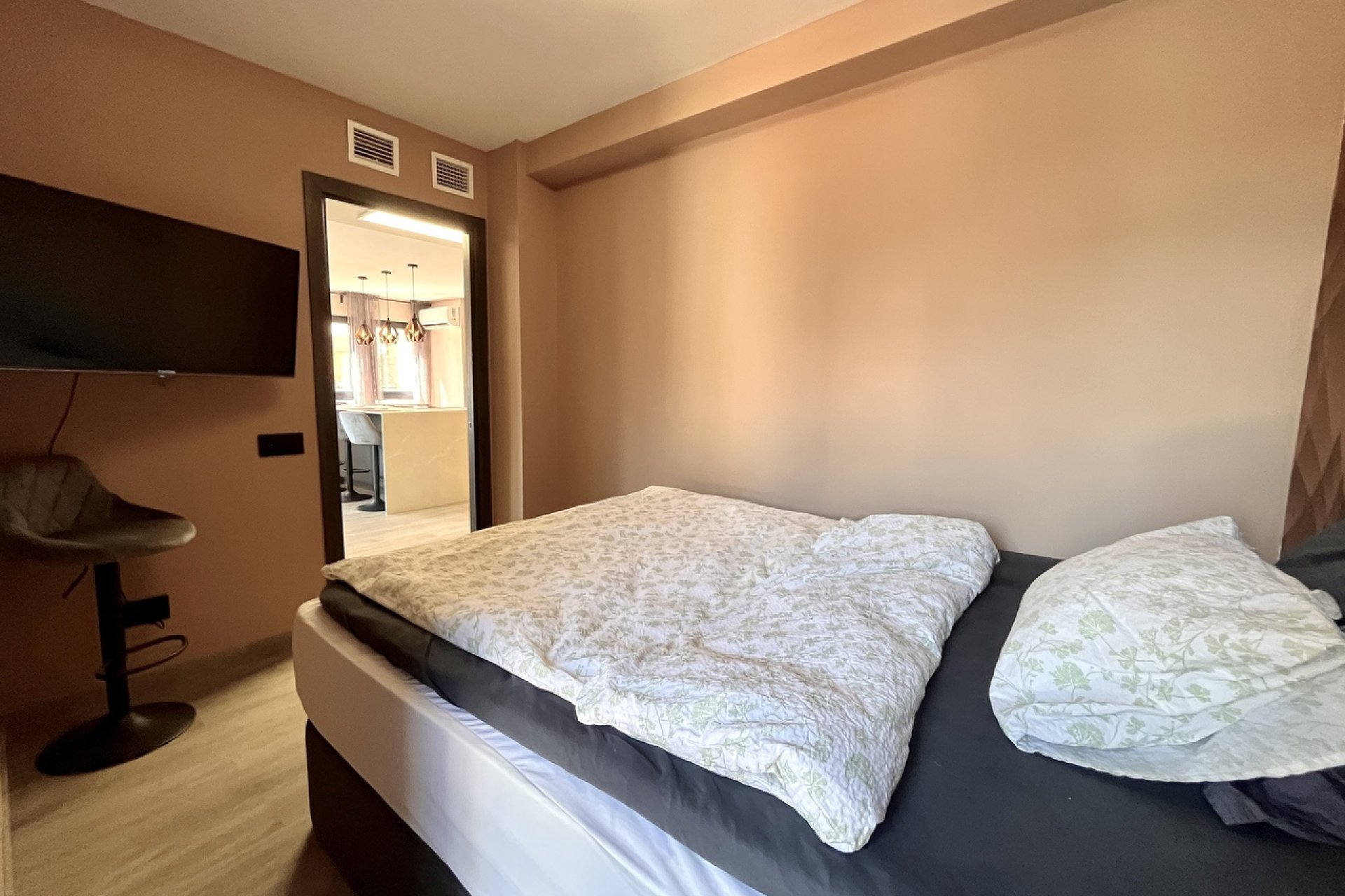 Apartamento de 4 dormitorios totalmente renovado en Almoradí