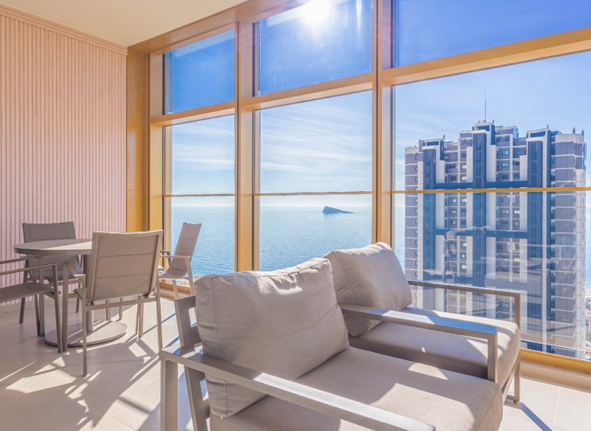 Apartamento de lujo en Intempo Benidorm con vistas panorámicas al mar y servicios