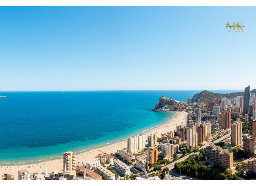 Apartamento de lujo en Intempo Benidorm con vistas panorámicas al mar y servicios