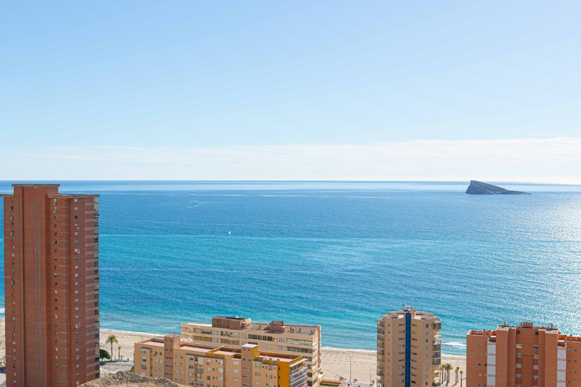 Apartamento de lujo en Intempo Benidorm con vistas panorámicas al mar y servicios
