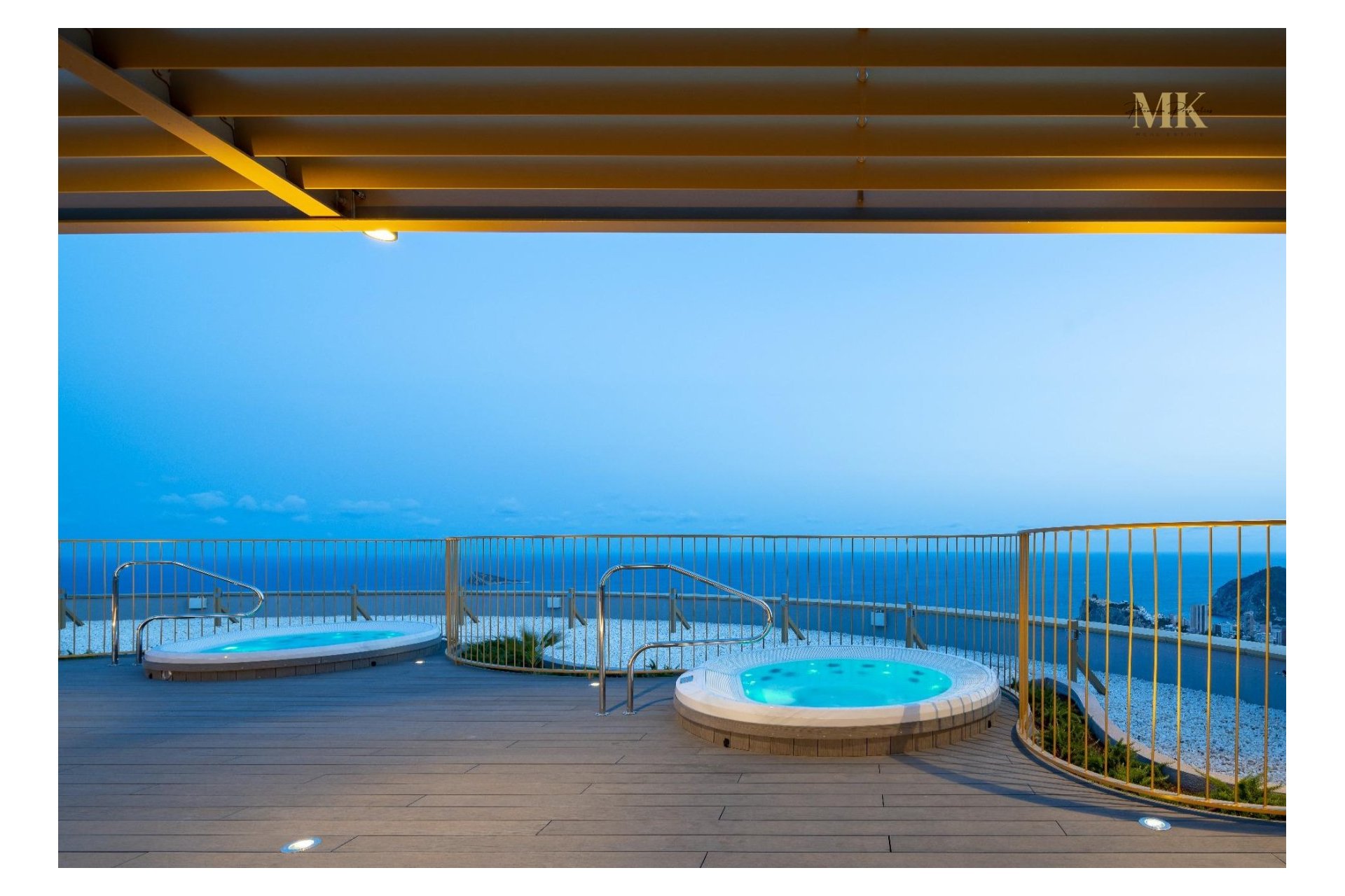 Apartamento de lujo en Intempo Benidorm con vistas panorámicas al mar y servicios