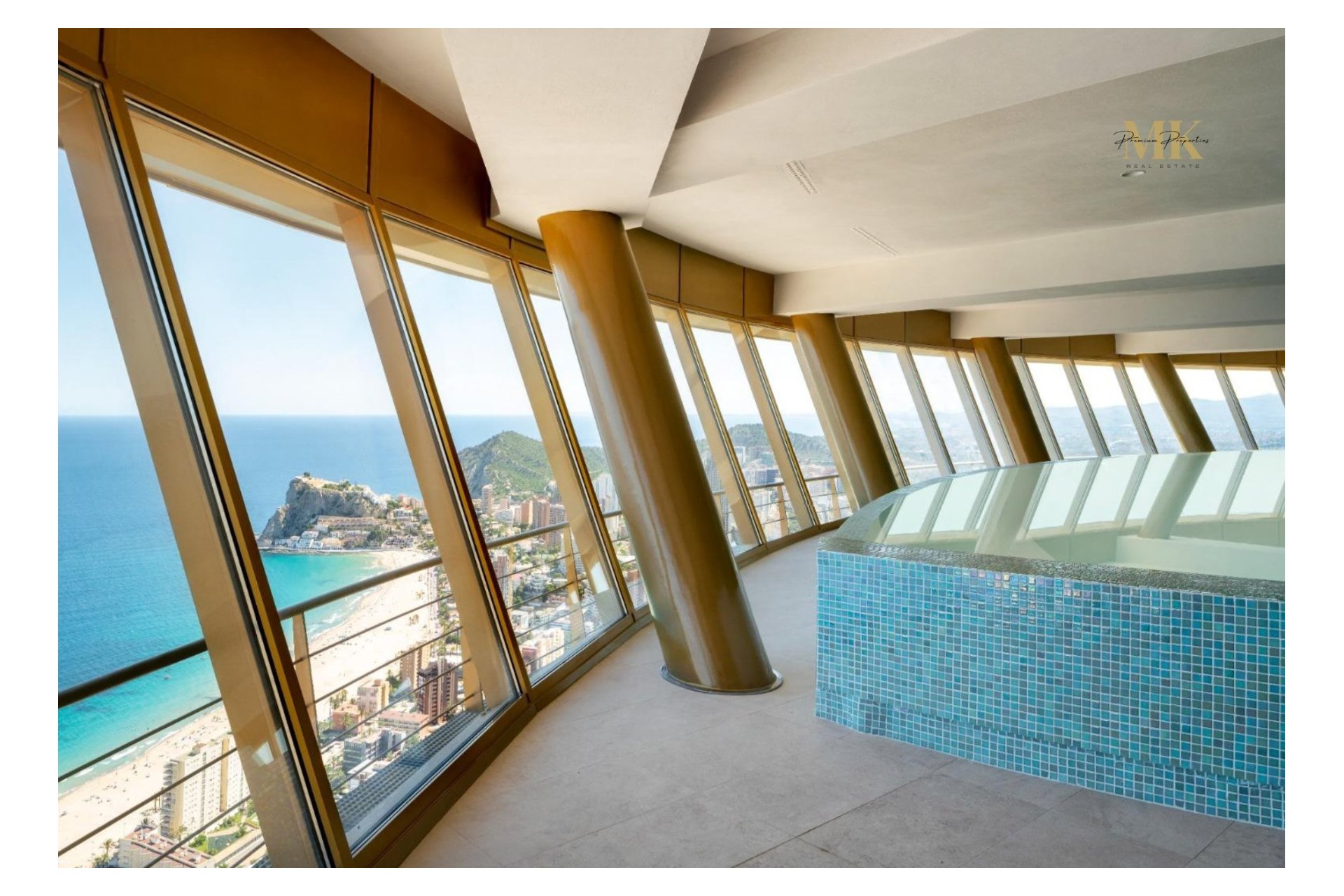 Apartamento de lujo en Intempo Benidorm con vistas panorámicas al mar y servicios