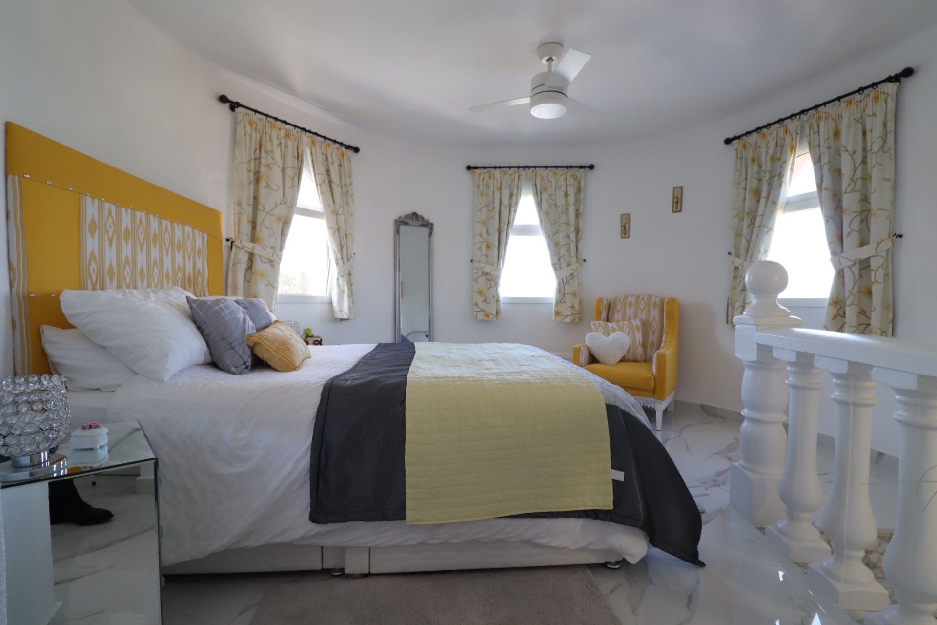 Apartamento de lujo en Intempo Benidorm con vistas panorámicas al mar y servicios