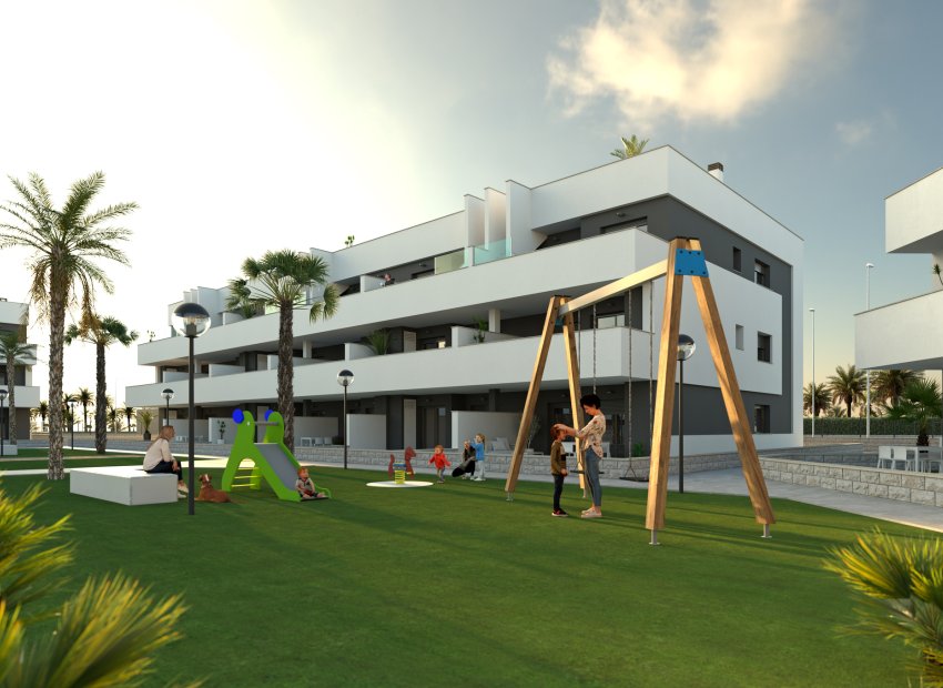 Apartamento de nueva construcción con 3 dormitorios, jardín y piscina en Guardamar