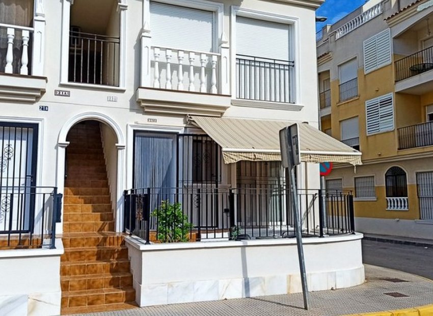 Apartamento de planta baja con 2 dormitorios, piscina y garaje en Formentera del Segura