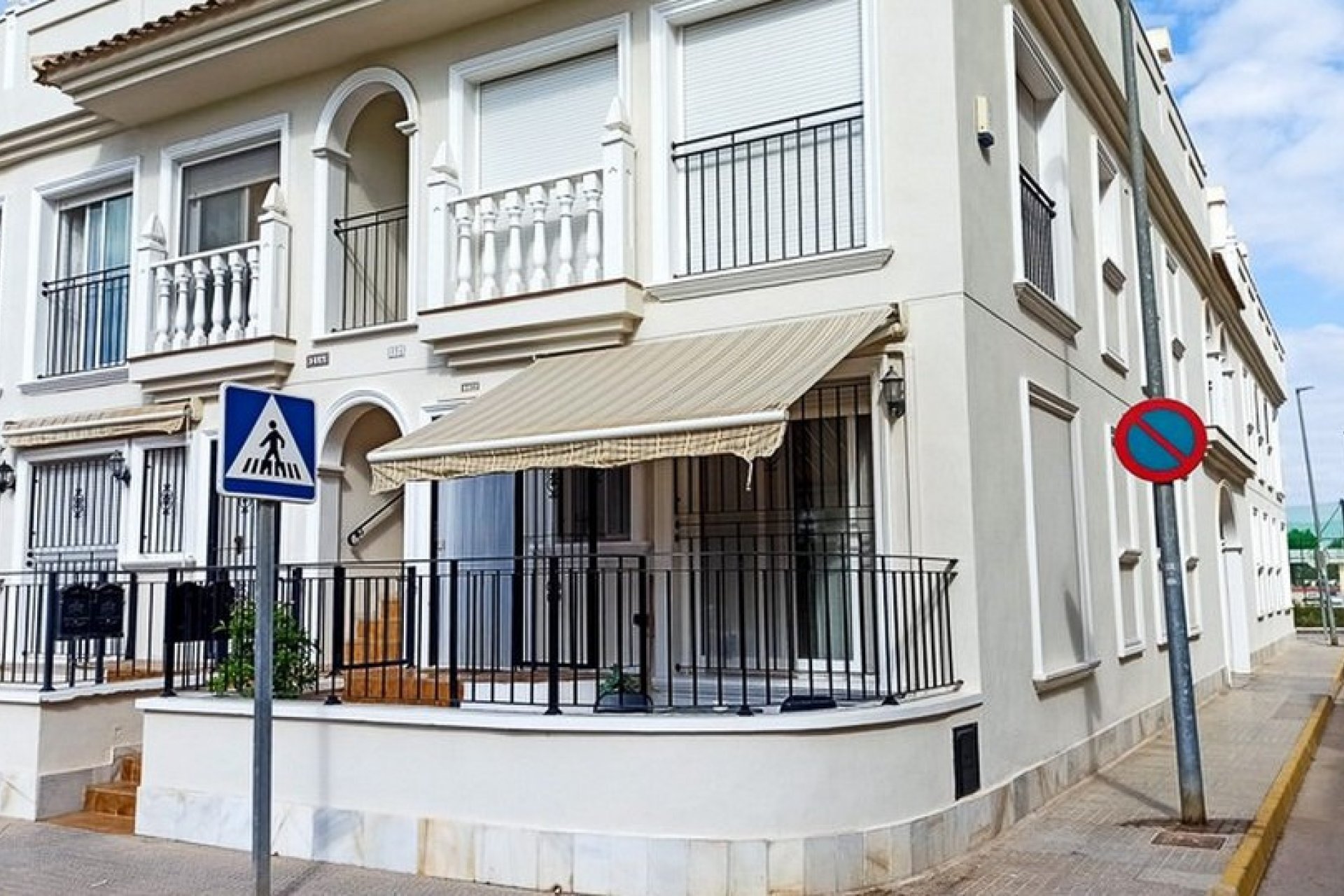 Apartamento de planta baja con 2 dormitorios, piscina y garaje en Formentera del Segura