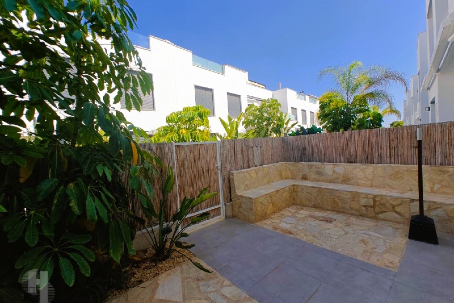 Apartamento en planta baja cerca de la playa en Santiago de la Ribera, totalmente amueblado