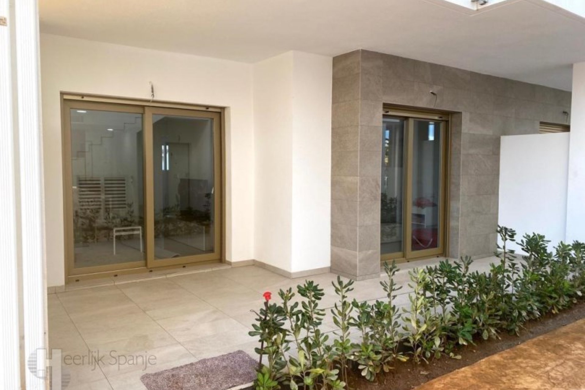 Apartamento en planta baja con 2 dormitorios, terraza y piscina en Pilar de la Horadada