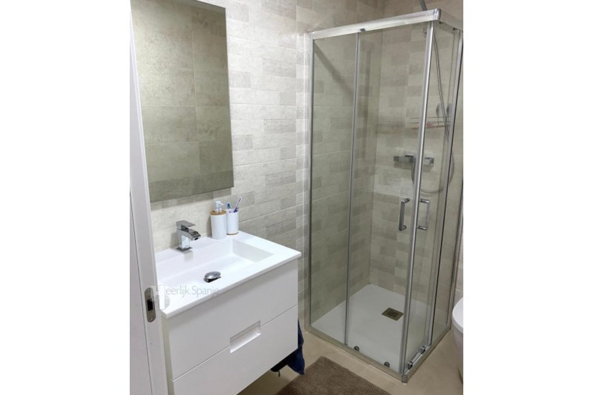 Apartamento en planta baja con 2 dormitorios, terraza y piscina en Pilar de la Horadada