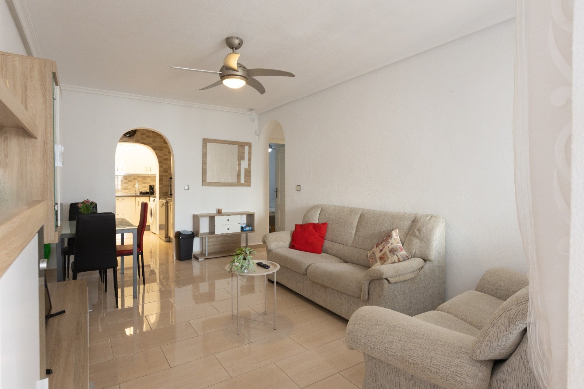 Apartamento en planta baja con 2 dormitorios y piscina cerca de Vistabella Golf