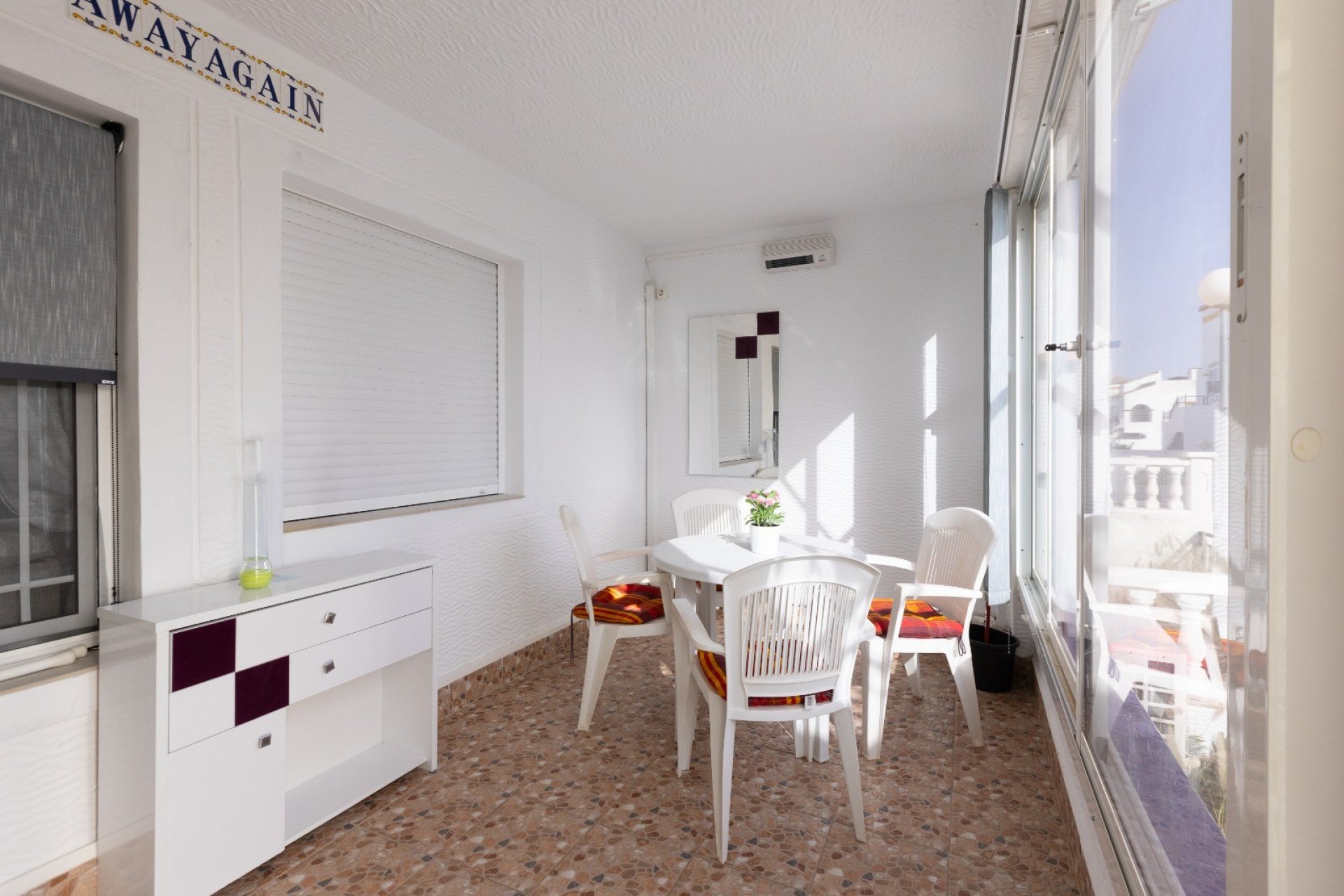 Apartamento en planta baja con 2 dormitorios y piscina cerca de Vistabella Golf