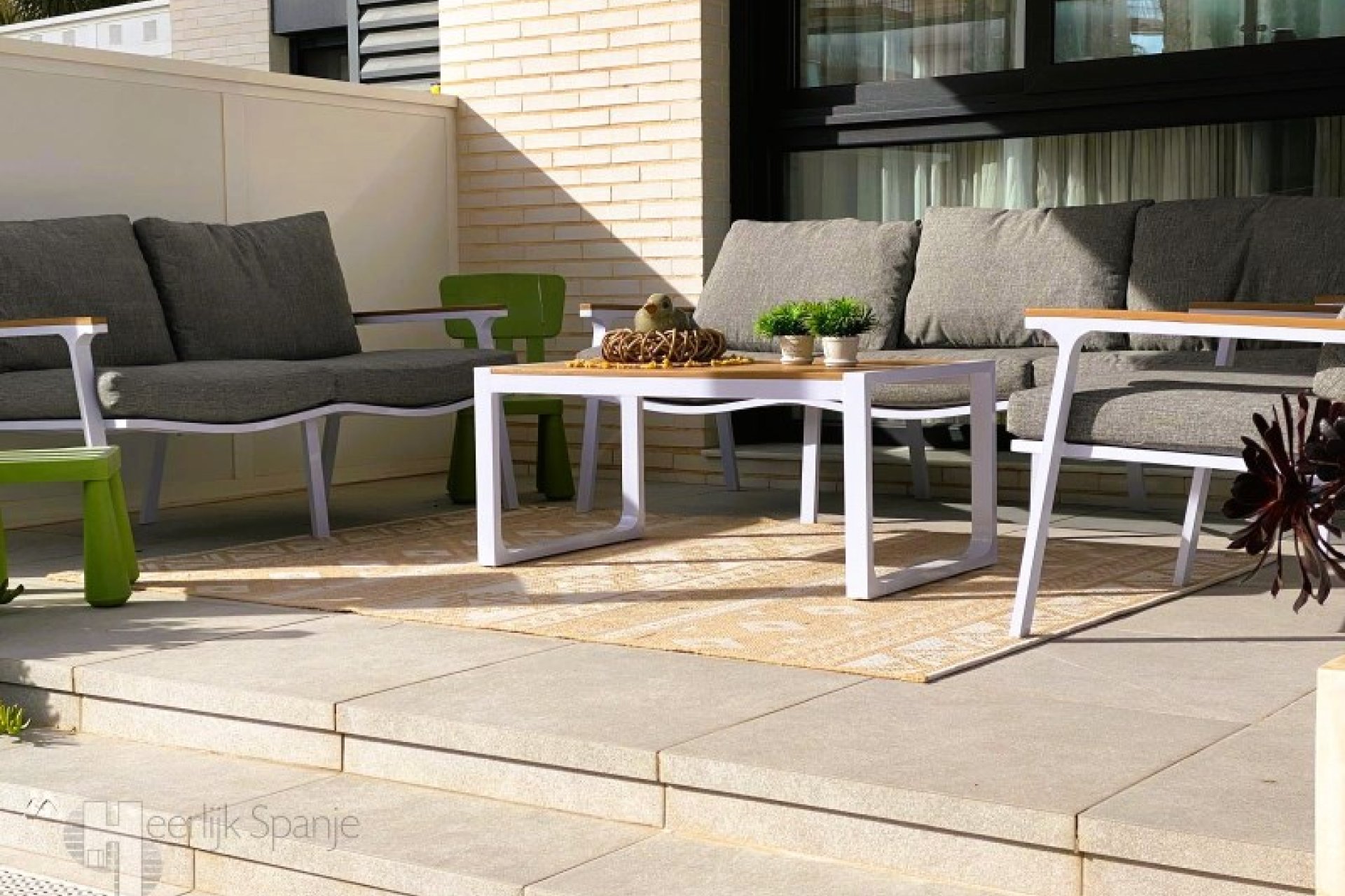 Apartamento en planta baja con terraza de 290 m² cerca de la playa en Guardamar del Segura