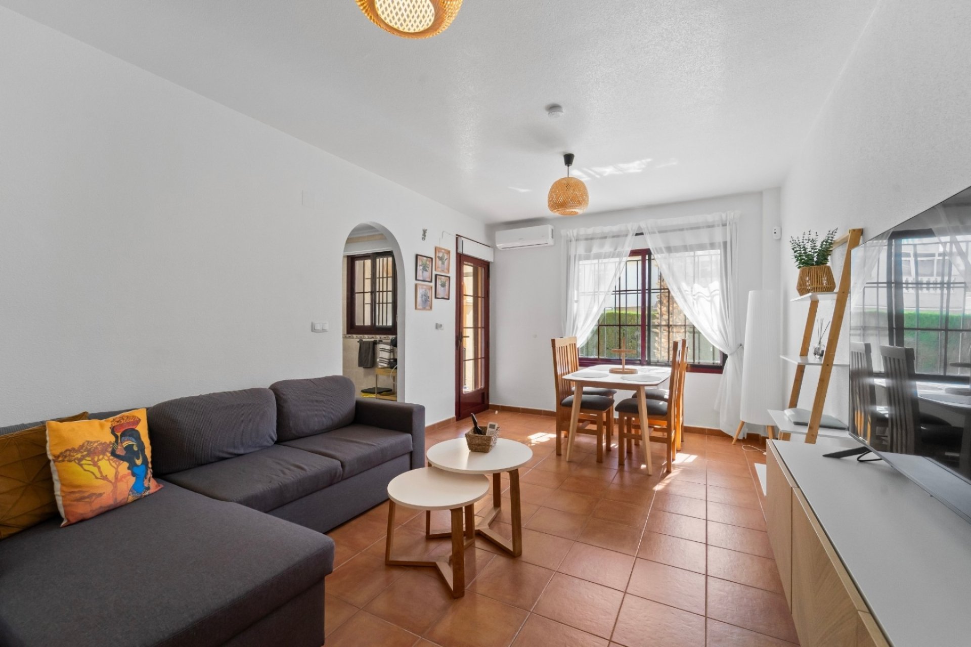 Apartamento en planta baja en Torrevieja con piscina y plaza de aparcamiento