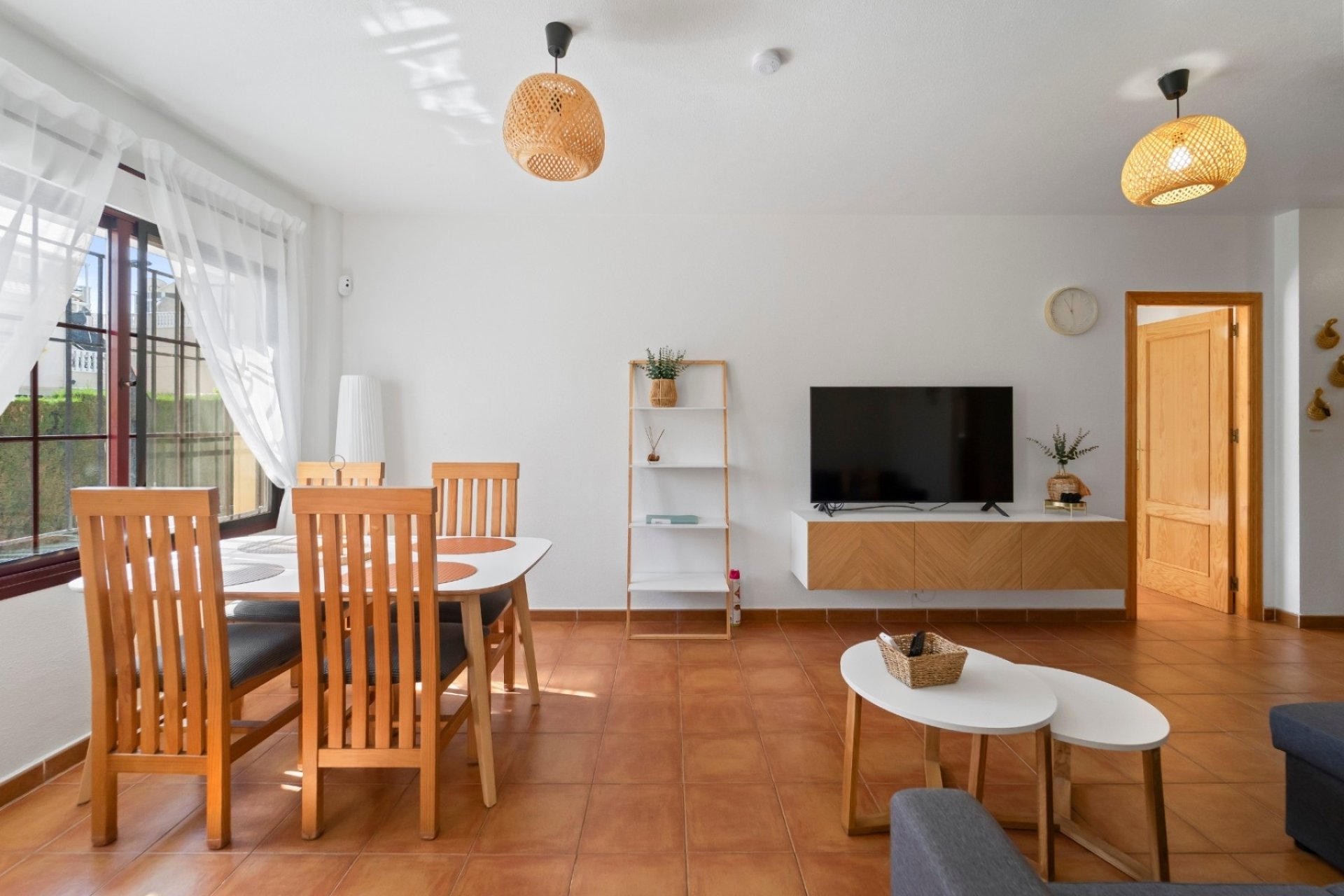 Apartamento en planta baja en Torrevieja con piscina y plaza de aparcamiento