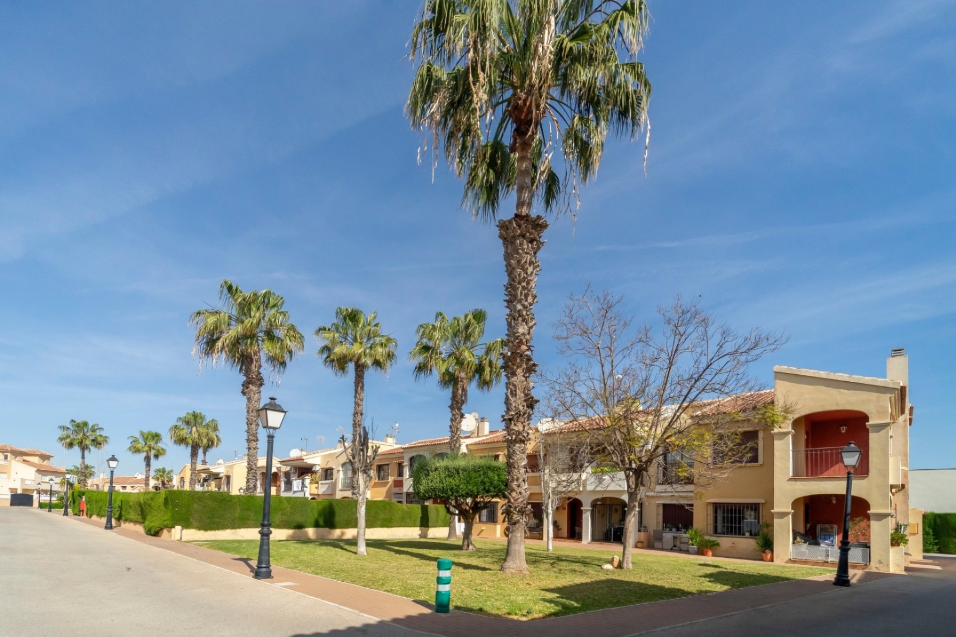 Apartamento en planta baja en Torrevieja con piscina y plaza de aparcamiento