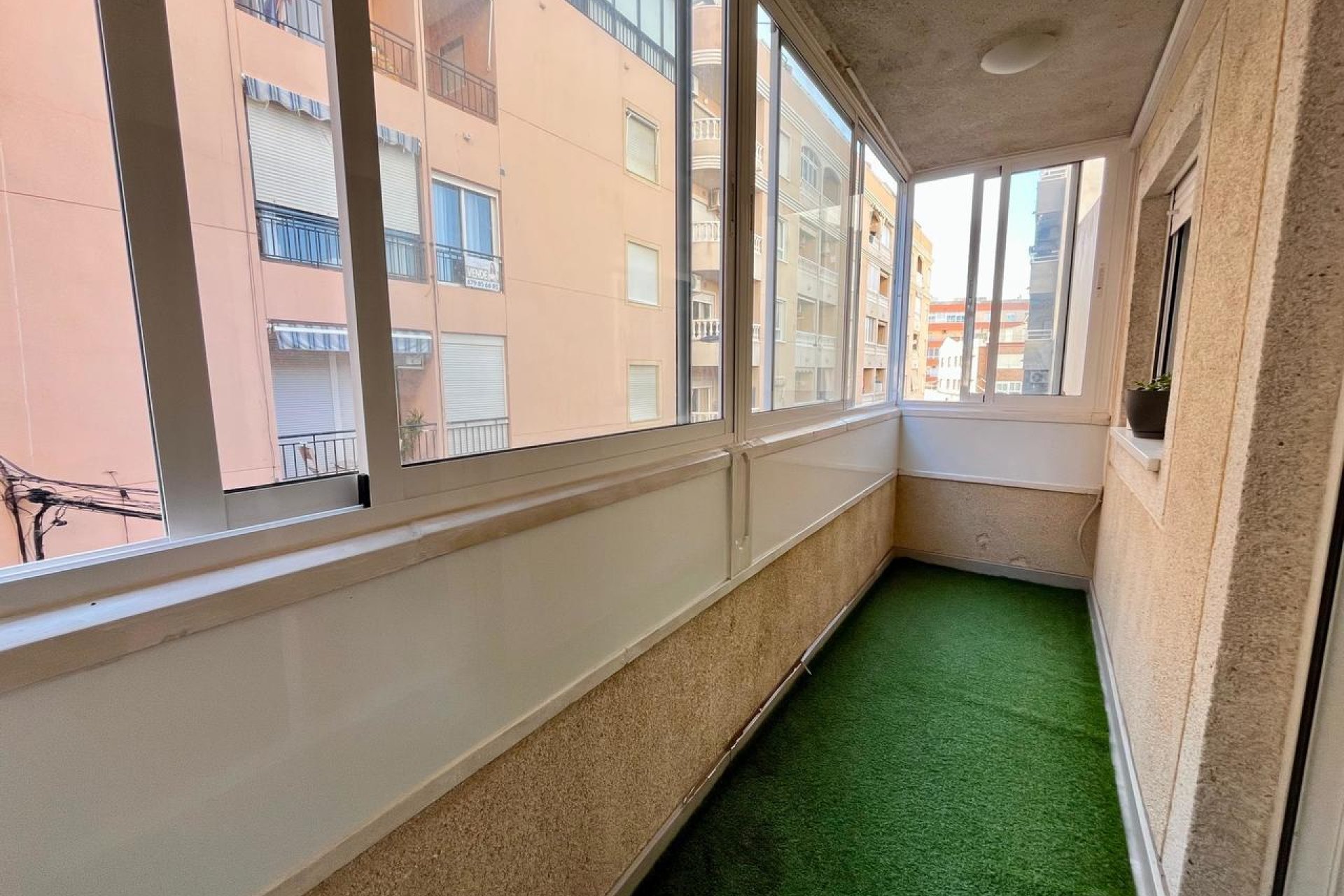 Apartamento luminoso y moderno de 4 dormitorios en el centro de Torrevieja, cerca de la playa
