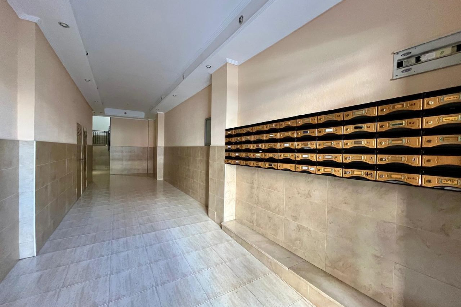 Apartamento luminoso y moderno de 4 dormitorios en el centro de Torrevieja, cerca de la playa