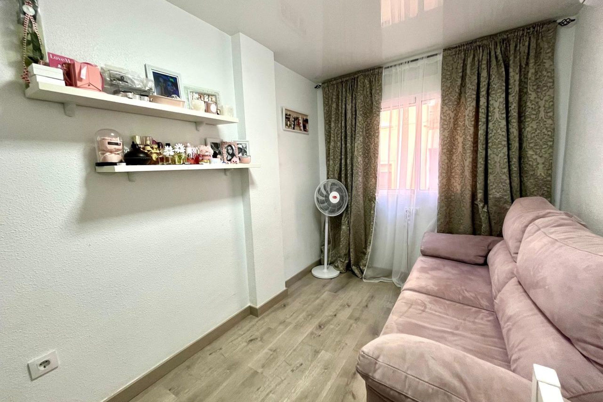 Apartamento luminoso y moderno de 4 dormitorios en el centro de Torrevieja, cerca de la playa