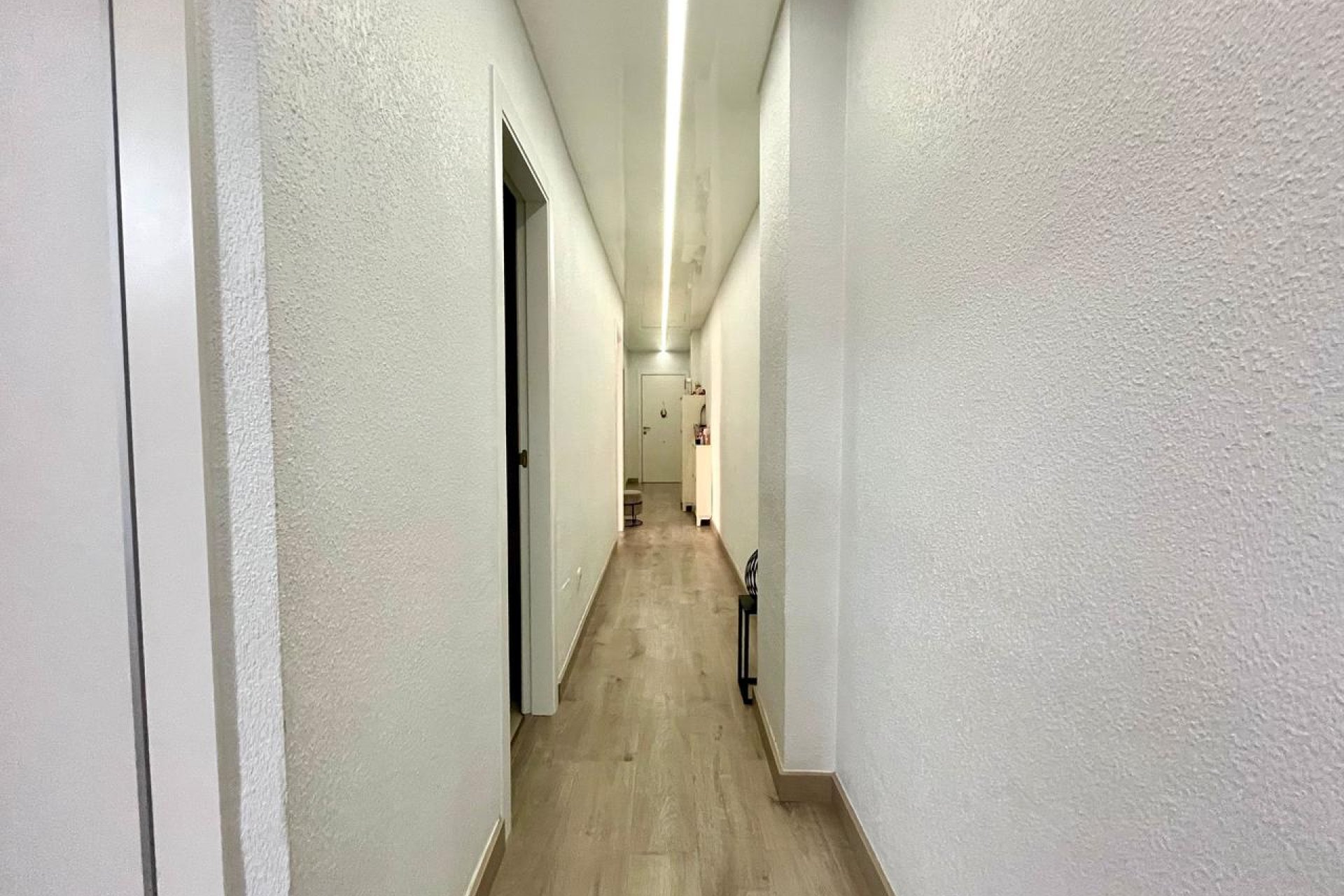 Apartamento luminoso y moderno de 4 dormitorios en el centro de Torrevieja, cerca de la playa