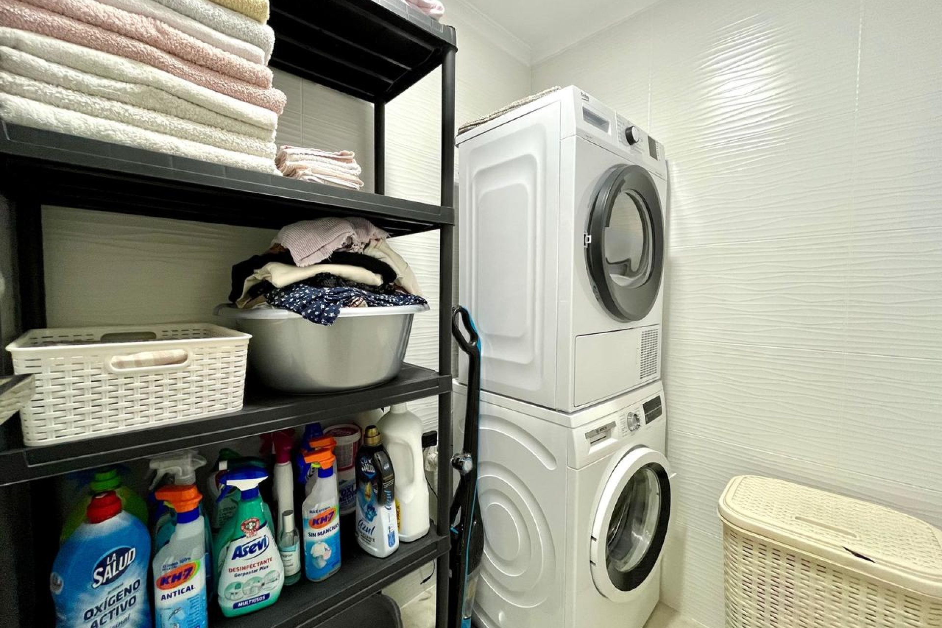 Apartamento luminoso y moderno de 4 dormitorios en el centro de Torrevieja, cerca de la playa