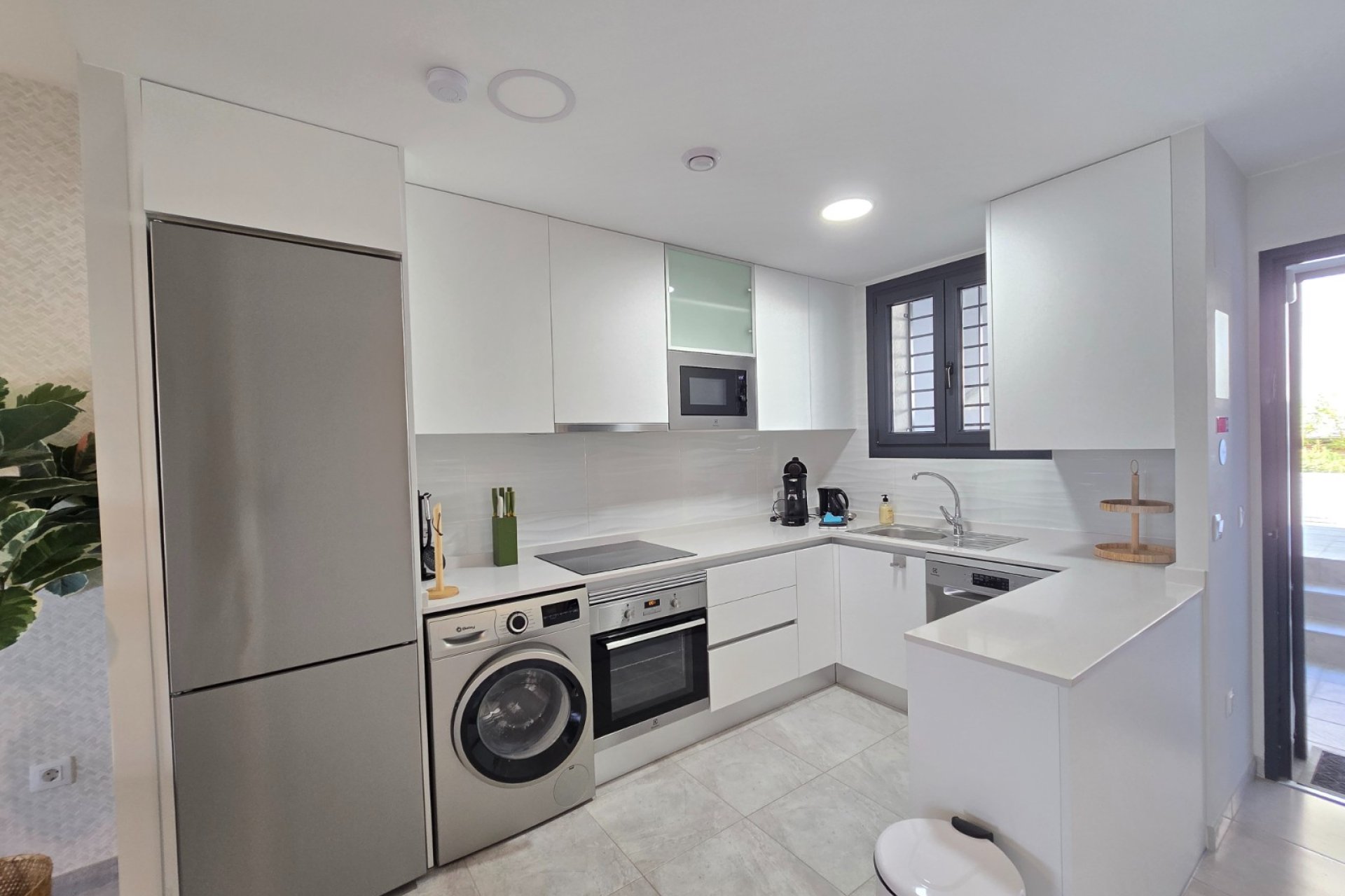 Apartamento moderno de 2 dormitorios con jardín en Villamartín, Orihuela Costa