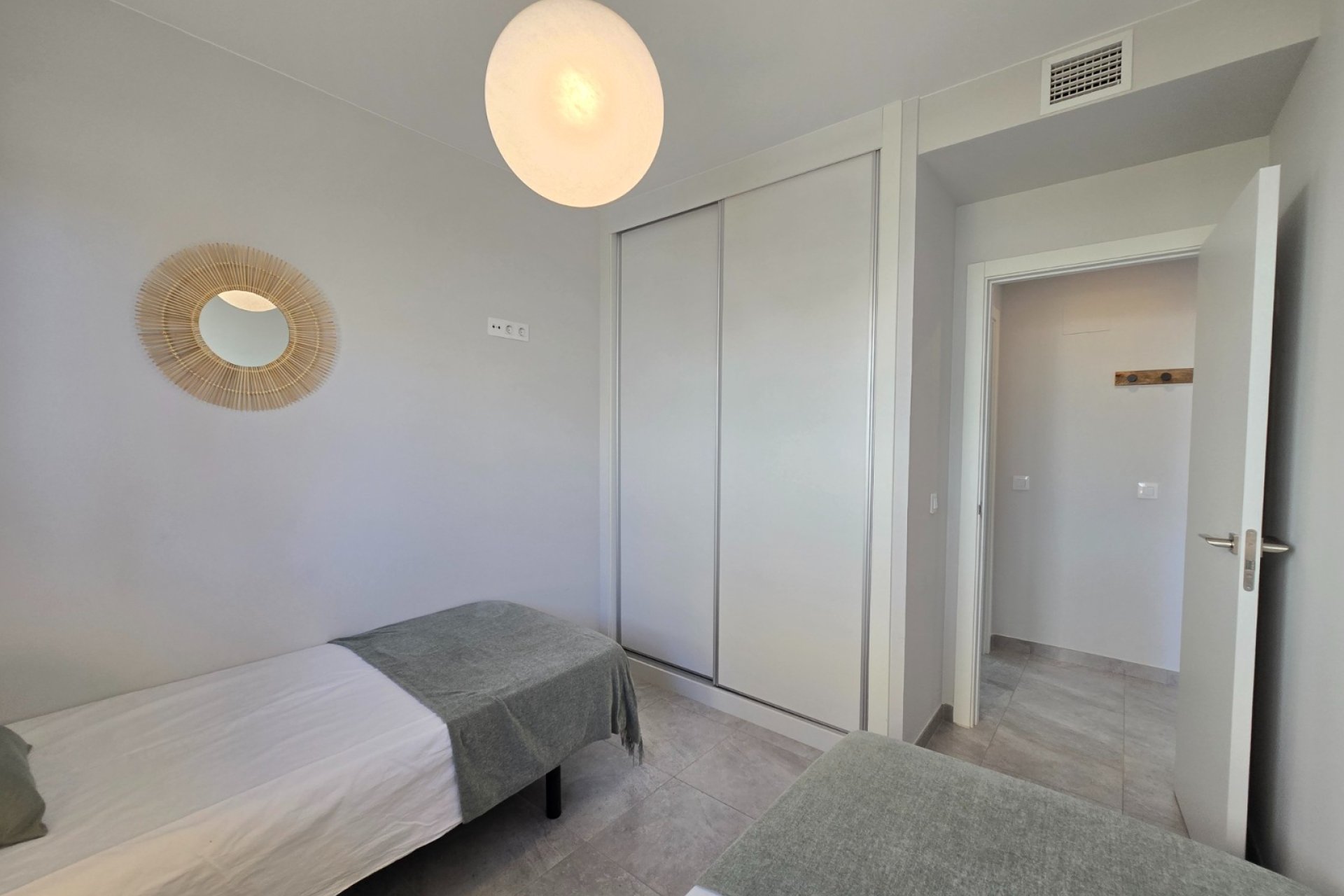 Apartamento moderno de 2 dormitorios con jardín en Villamartín, Orihuela Costa