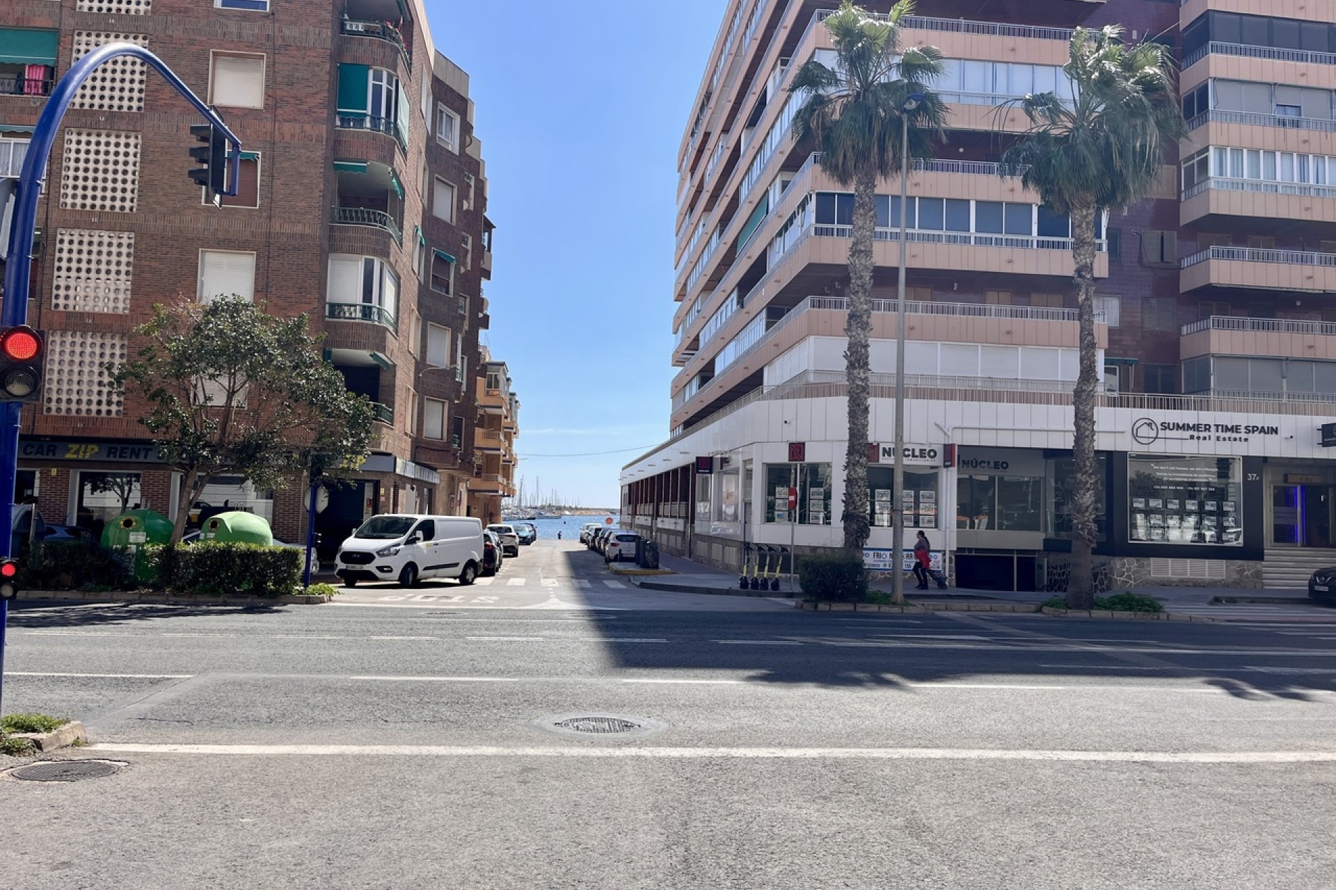 Apartamento moderno de 3 dormitorios con vistas al mar en una ubicación privilegiada en Torrevieja