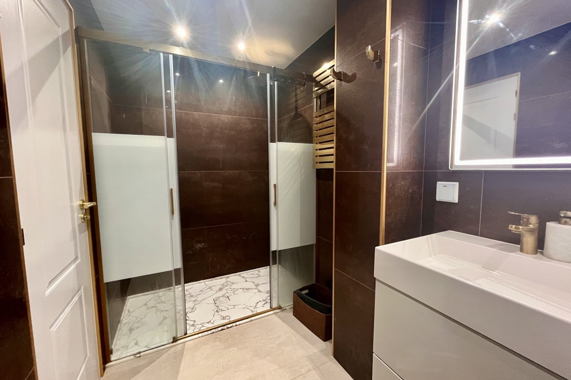 Apartamento moderno de 3 dormitorios con vistas al mar en una ubicación privilegiada en Torrevieja