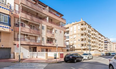 Apartamento / piso - Reventa - Guardamar del Segura -
                Pueblo