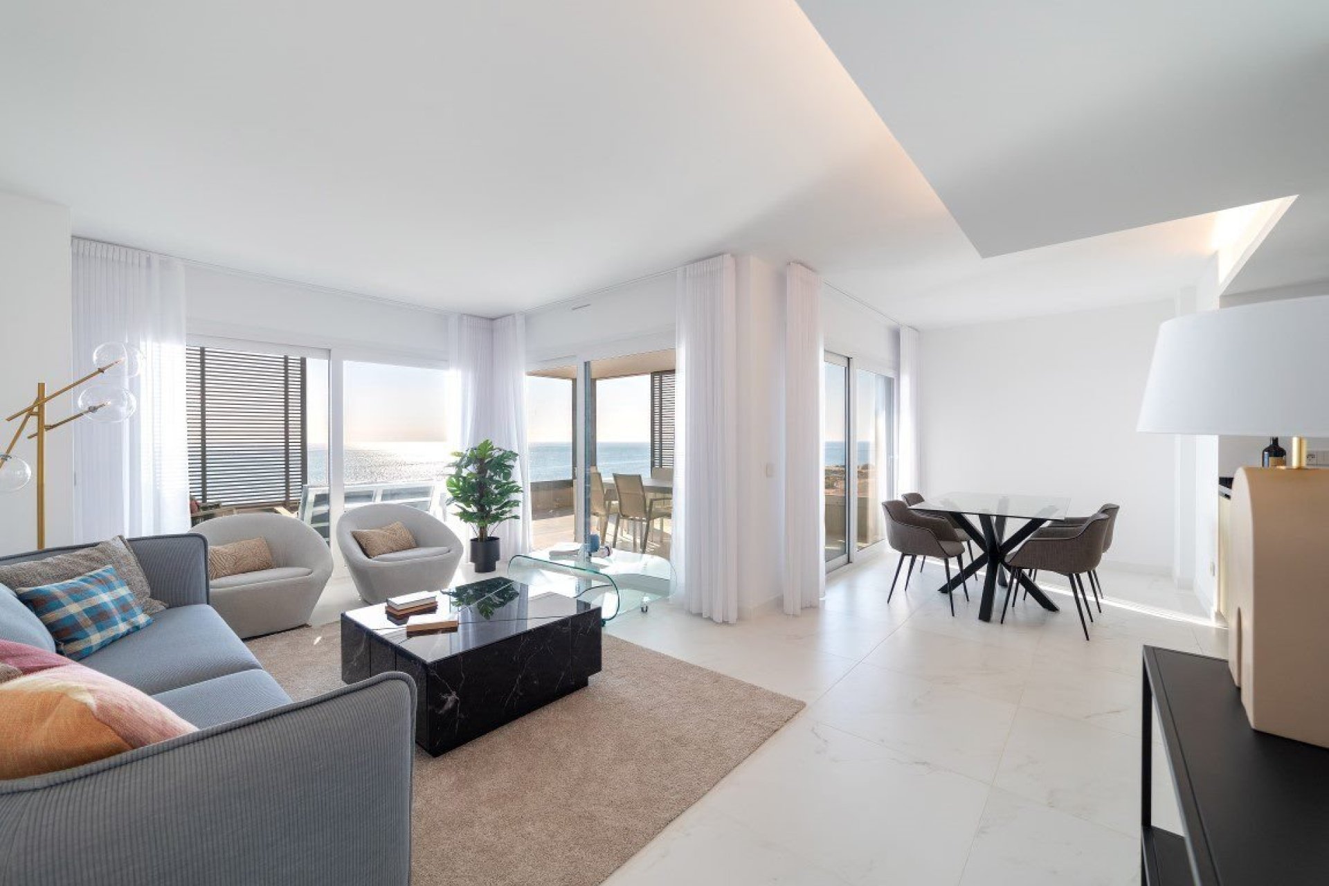 Apartamentos de Nueva Construcción en Primera Línea de Playa en Punta Prima, Torrevieja