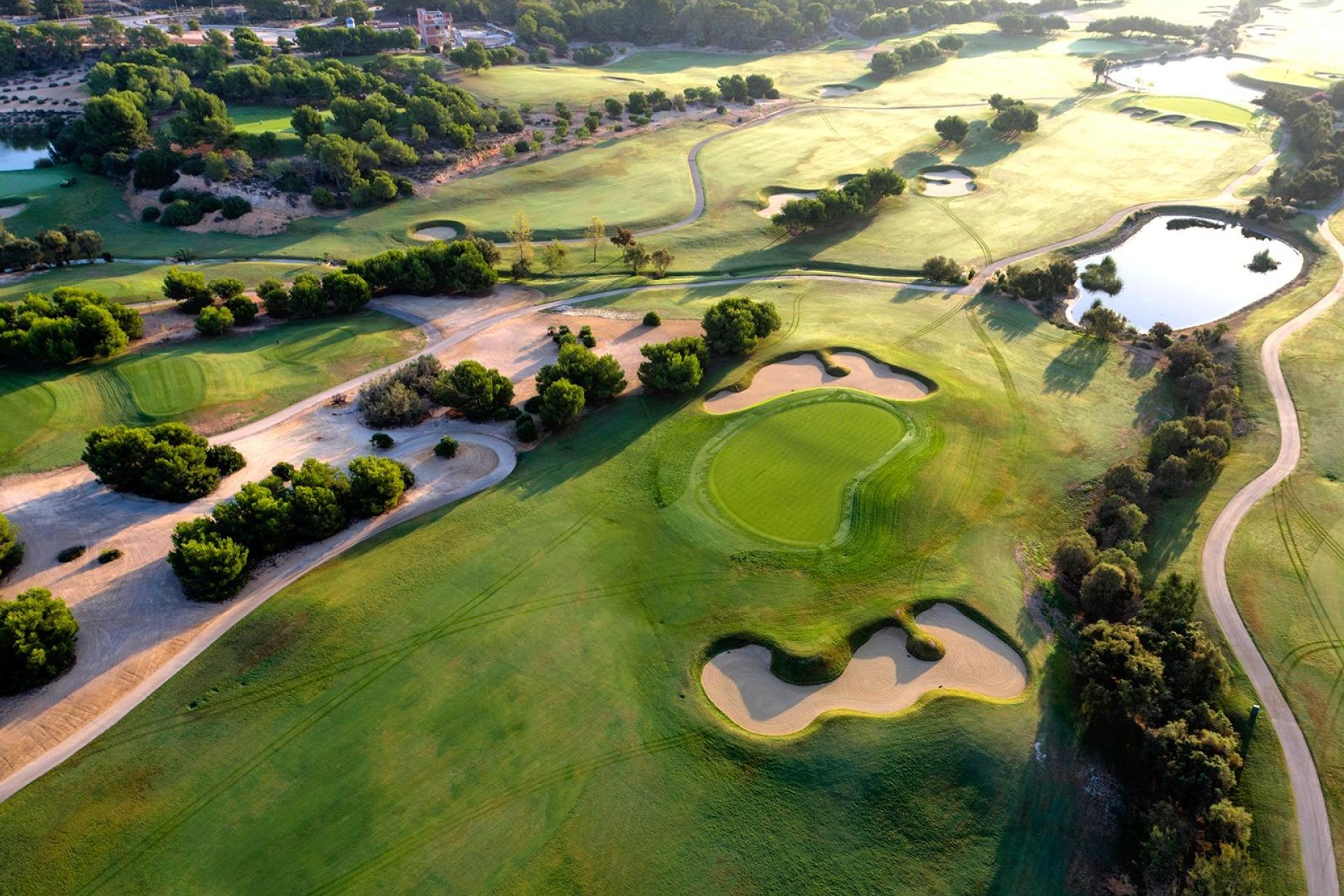 Apartamentos de obra nueva en el campo de golf en Pilar de la Horadada