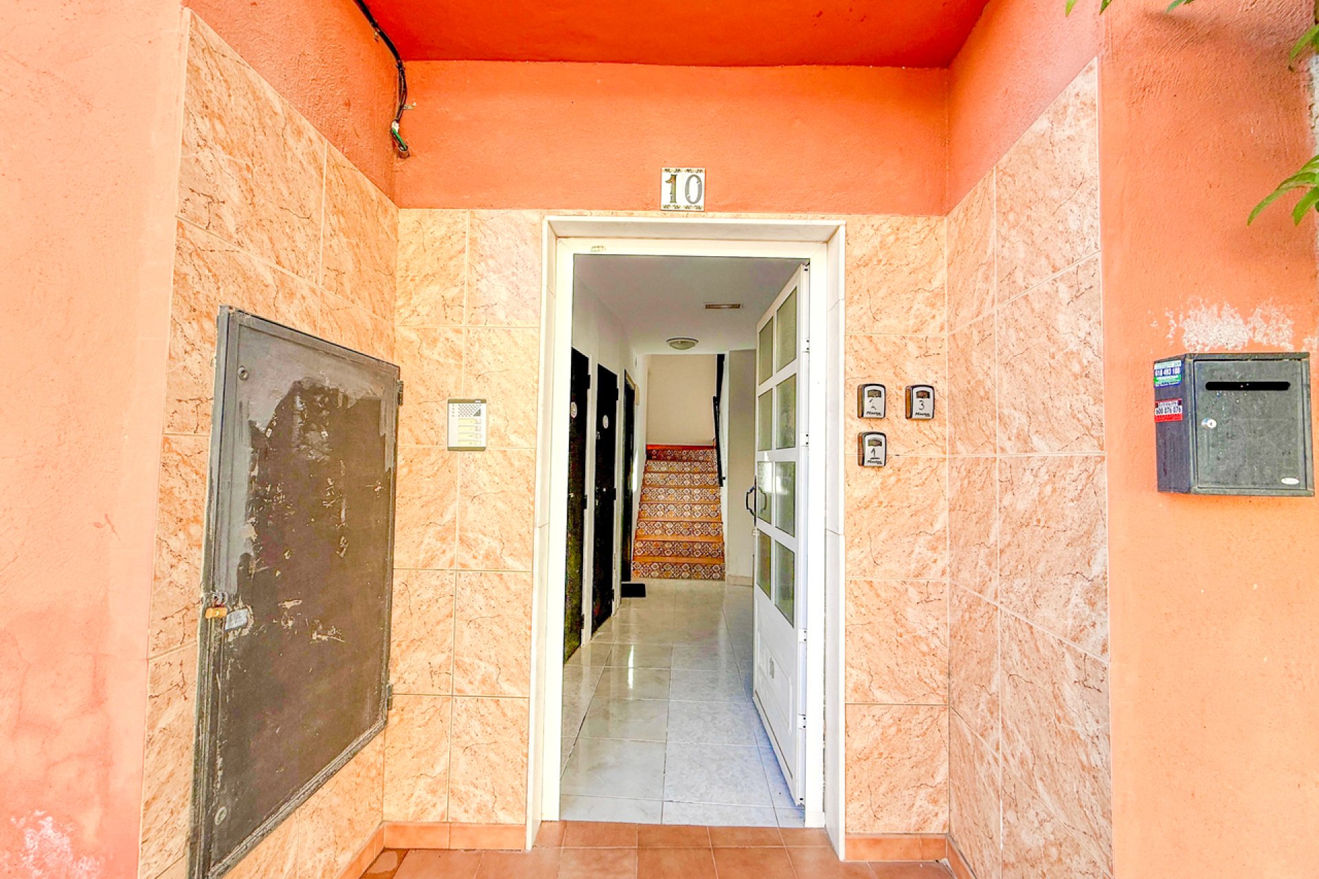 Apartment complex in San Miguel de Salinas with rental license