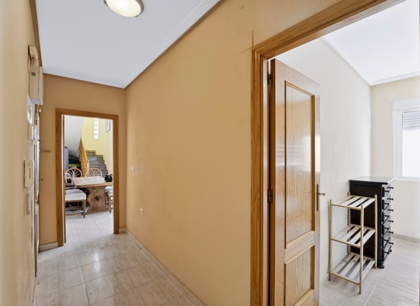 Apartment for sale in Guardamar del Segura with a pool