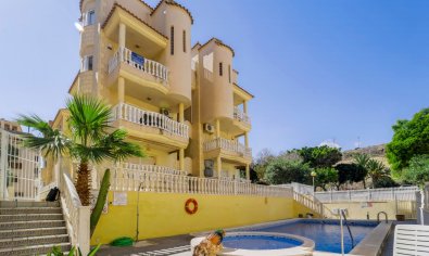 Apartment for sale in Guardamar del Segura with a pool